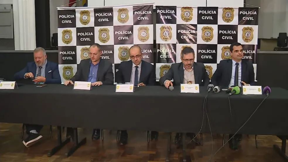 Entrevista coletiva sobre o caso Gabriel foi concedida por autoridades de segurança em Porto Alegre (Foto: Reprodução/RBS TV)