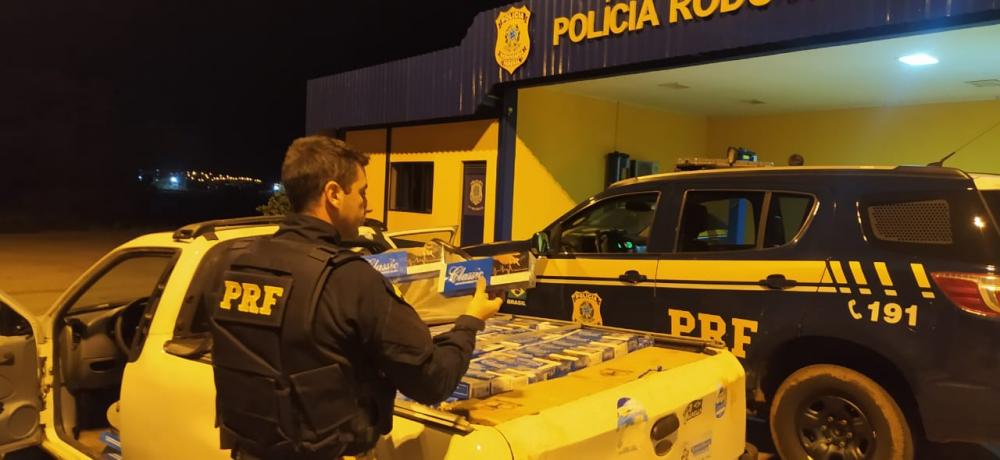 Produtos estavam acondicionados na caçamba e atrás dos bancos da Ford Courier (Foto: Divulgação | PRF)