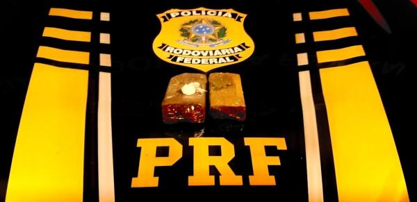 Dois homens transportavam o entorpecente pela BR-386 em um Jetta emplacado na cidade de Palmeira das Missões - Foto: PRF Sarandi