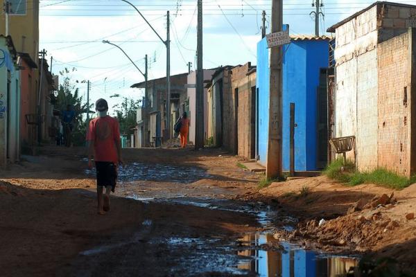 Estudo mostra que 18 milhões de indivíduos até 17 anos são afetados pela pobreza monetária (Foto: Marcello Casal Jr/Agência Brasil) 