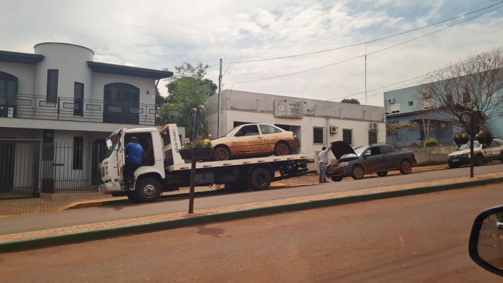 Os dois veículos foram abordados e apreendido pela Brigada Militar (Foto: Observador Regional)