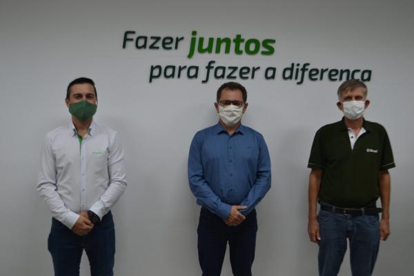 Dirigentes do Sicredi Celeiro e Sicredi Palmeira (Foto: Divulgação)