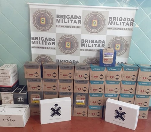 Produtos apreendidos pelos policiais militares (Foto: Divulgação/7º BPM)
