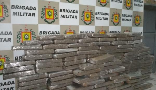Droga estava escondida em um matagal na localidade de Barra Funda, próximo à fronteira com a Argentina (Foto: Divulgação/7º BPM)