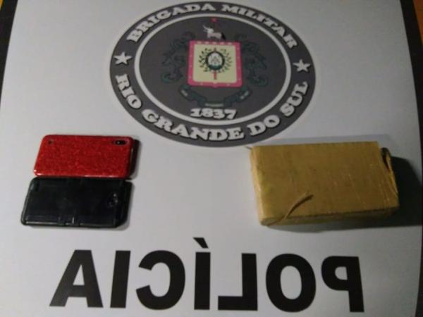 Traficantes tentaram se livrar da droga ao fugir da guarnição policial (Foto: Divulgação/Brigada Militar)