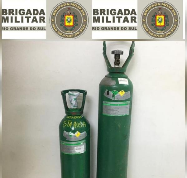 Conforme a Brigada Militar de Tenente Portela, os dois cilindros de gás são provenientes de furto (Foto: Divulgação/BM) 