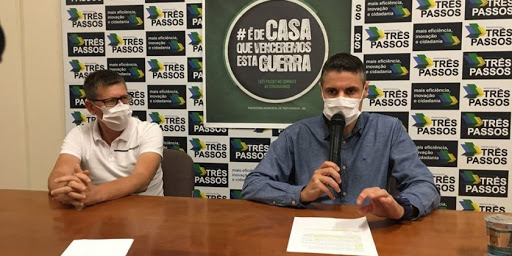 Jorginho (de branco) junto com o prefeito José Carlos do Amaral (Foto:Reprodução)