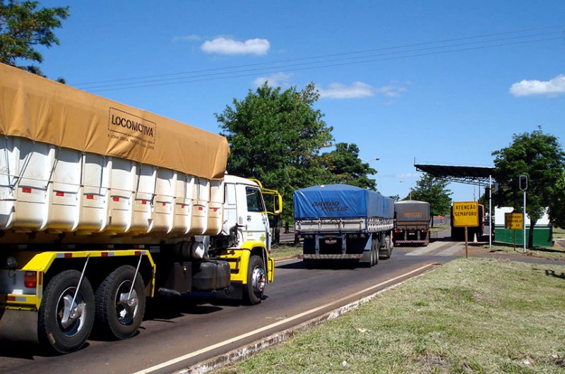 Hoje, o frete negociados entre o embarcador e a empresa de transporte, diz o autor, Jorgino Mello - DER/Paraná
