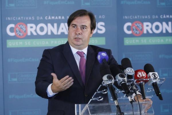 Segundo Rodrigo Maia, uma parte dos recursos pode vir dos altos salários de servidores dos três poderes (Foto: Agência Câmara de Notícias)