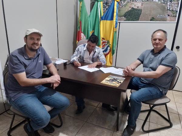 O contrato prevê a construção de 12 açudes no município (Foto: Planeta FM)