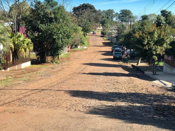 Trecho da Avenida Francisco Manoel Diniz que continua sem pavimentação asfáltica (Foto: Diones Roberto Becker)