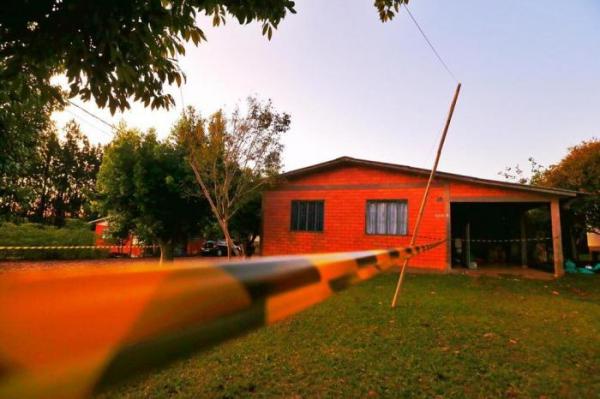 Casa onde foi encontrado o corpo do menino (Foto: Lauro Alves/Agência RBS)