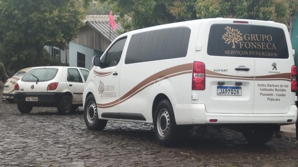 Corpo foi removido para o Instituto Médico Legal (Foto:Fábio Martins SB Comunicações) 