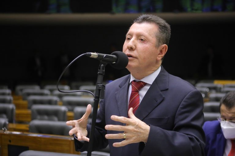 José Nelto: materiais biodegradáveis têm decomposição mais rápida - (Foto: Paulo Sérgio/Câmara dos Deputados)