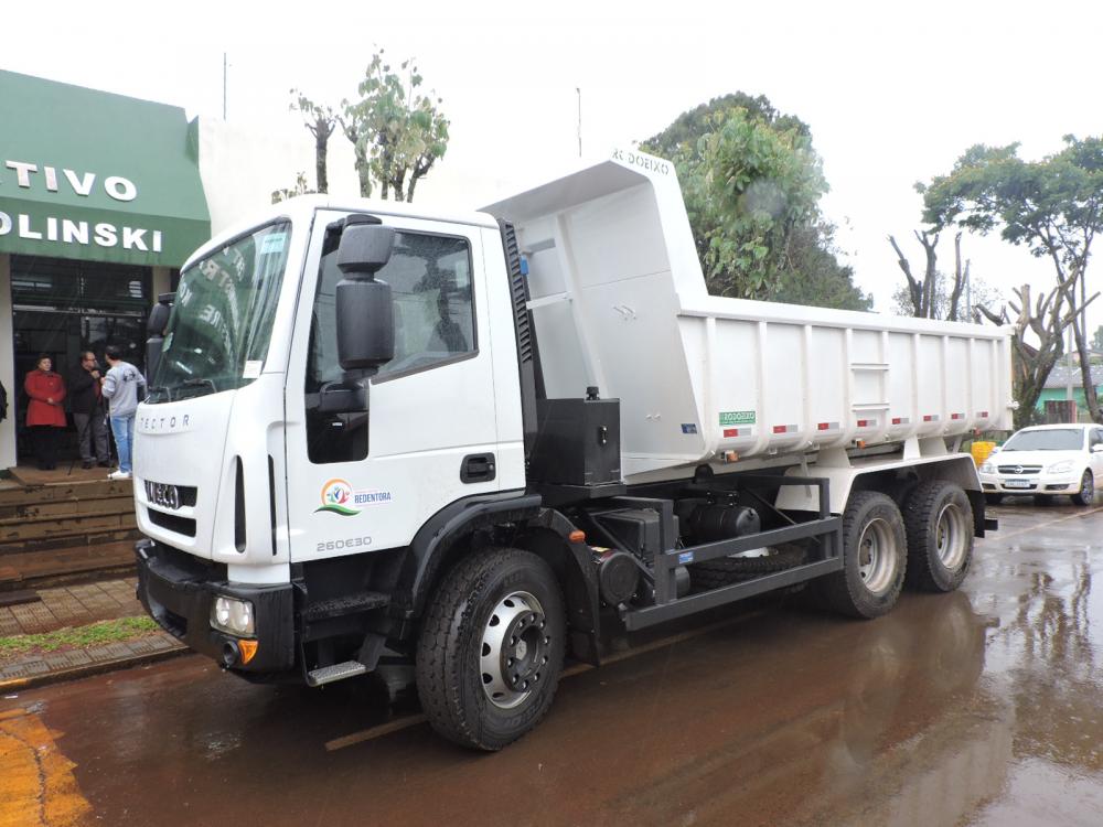 Caminhão será usado pela Secretaria Municipal de Obras, Viação, Transporte e Trânsito (Foto: Divulgação | ASCOM Redentora)
