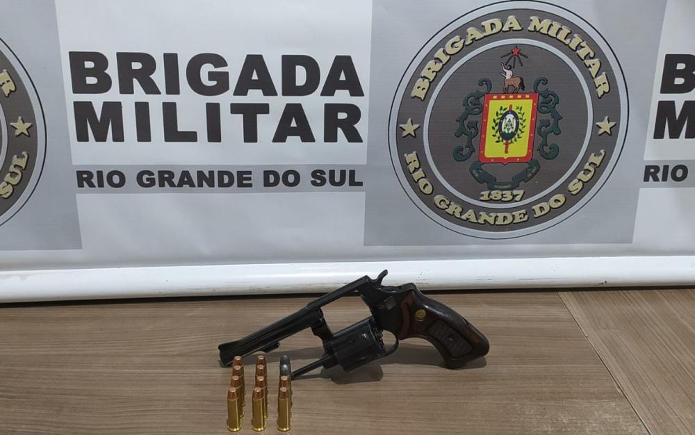 Arma foi apreendida pela Brigada Militar (Foto: Divulgação)