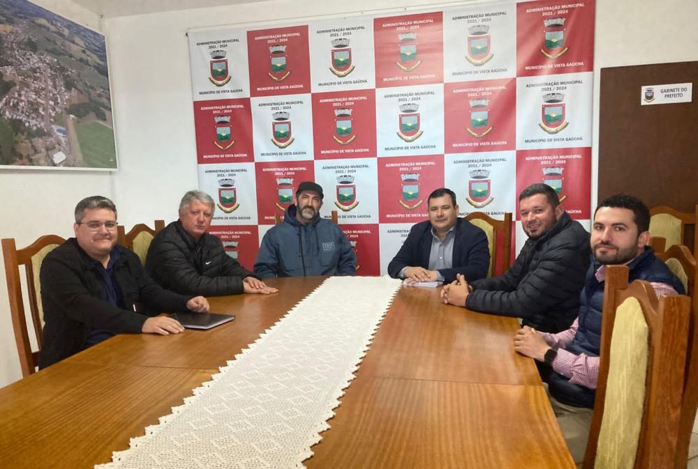 Reunião ocorre no gabinete do prefeito Locatelli (Foto; Divulgação)