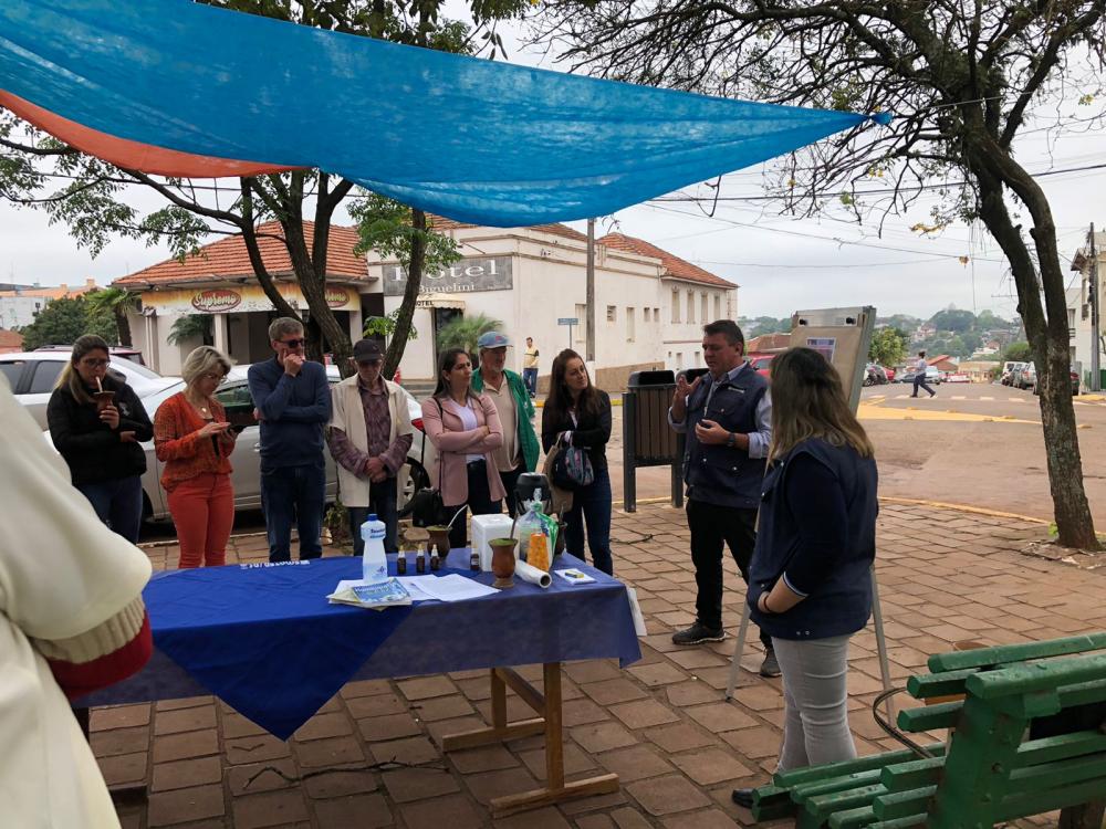 Evento ocorre na Praça Tenente Bins e Cripta da Igreja Matriz (Foto: Keli Biguelini)
