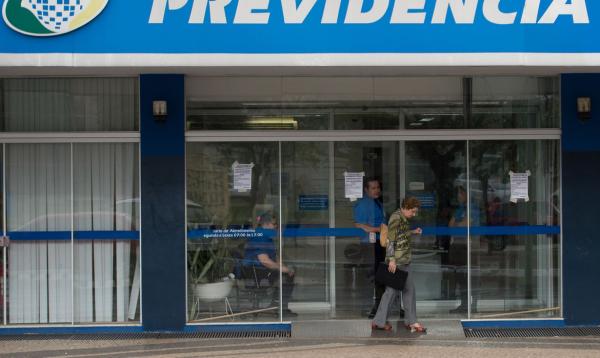 O retorno do atendimento presencial será por fases nas agência e está previsto para o dia 13 de julho - Foto: Agência Brasil 