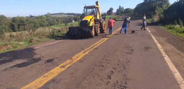 DAER fornece a massa asfáltica e a Prefeitura de Humaitá disponibiliza a mão de obra (Foto: Divulgação/ASCOM Humaitá)