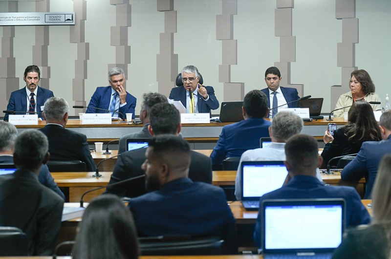 Eduardo Girão entre Edson Moreira, Fabiano Lucena, Wagner Rosário e Eliana Calmon