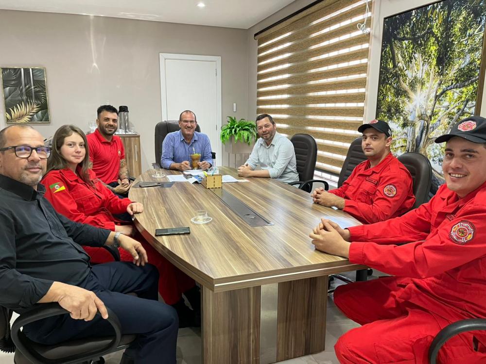 Reunião ocorreu no gabinete do prefeito Rosemar Sala (Foto: Divulgação)