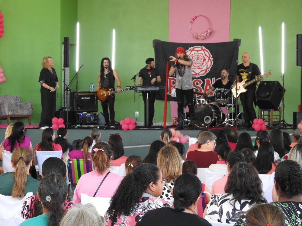 Mais de 600 mulheres compareceram ao ginásio da Praça João Goulart para assistir a palestra show (Foto: Divulgação | ASCOM Coronel Bicaco)