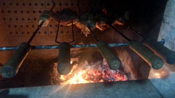 Coordenador do órgão que realizou a pesquisa diz que o gaúcho seguiu fazendo churrasco mesmo com a pandemia (Foto: Diones Roberto Becker)