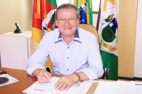  Edmilson Pelizari, prefeito de Pinhal e presidente do CIGRES (Foto: Site da prefeitura de Pinhal)