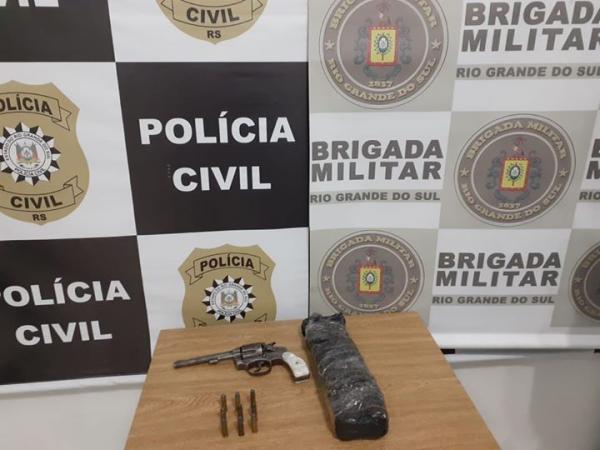 Ação policial resultou na apreensão de maconha, um revólver e munições (Foto: Divulgação/Polícia Civil)