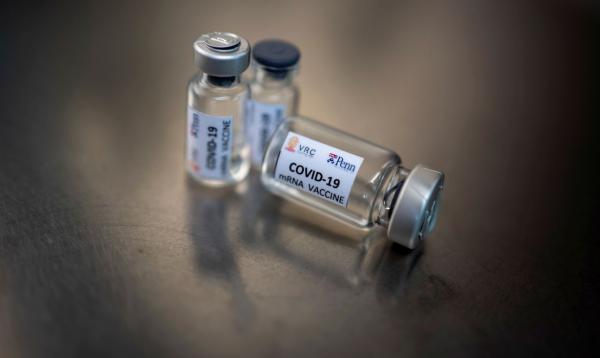 Vacina está atualmente na fase três de testes (Foto: REUTERS/Athit Perawongmetha)