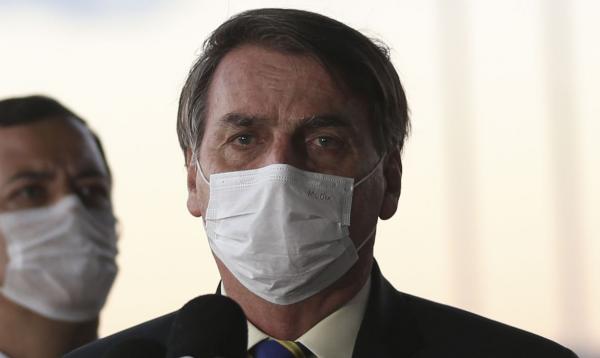 A obrigatoriedade do uso da proteção facial engloba vias públicas e transportes públicos coletivos, como ônibus e metrô, bem como em táxis e carros de aplicativos, ônibus, aeronaves ou embarcações de uso coletivo fretados - Marcello Casal/Agência Brasil