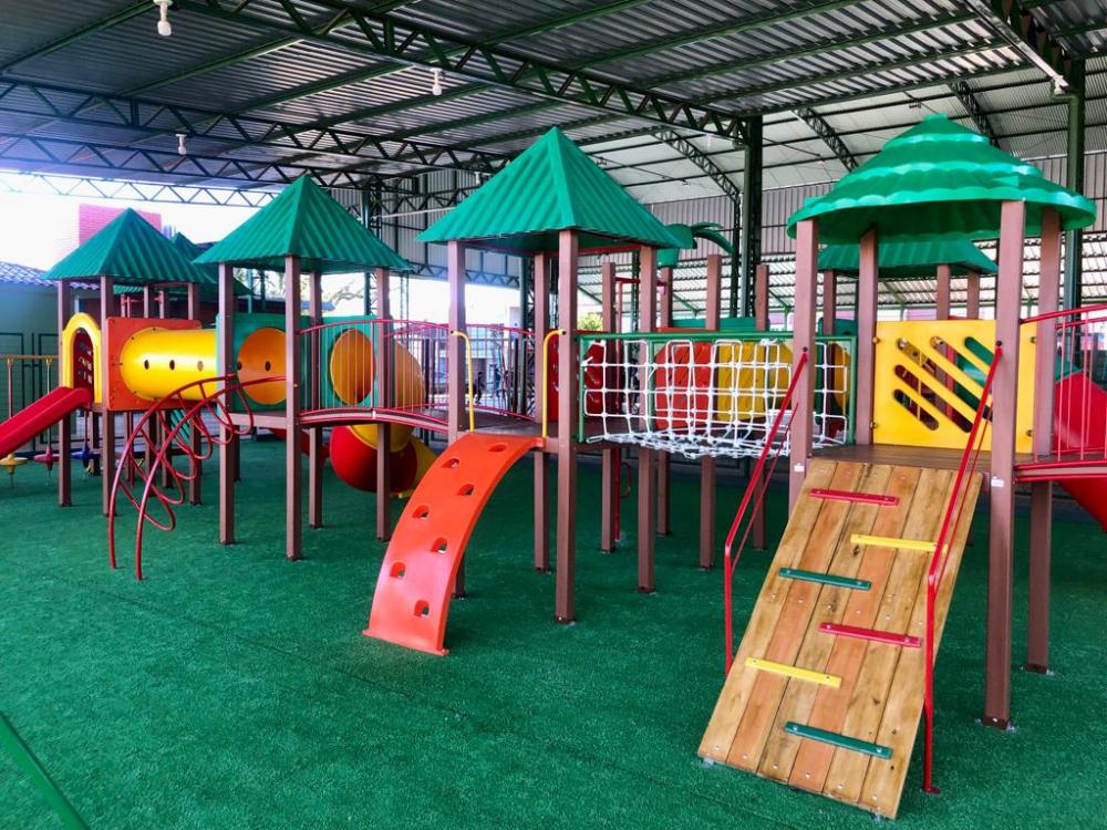 Play Ground na praça foi aberto no início do mês de outubro (Foto: Diones Roberto Becker)