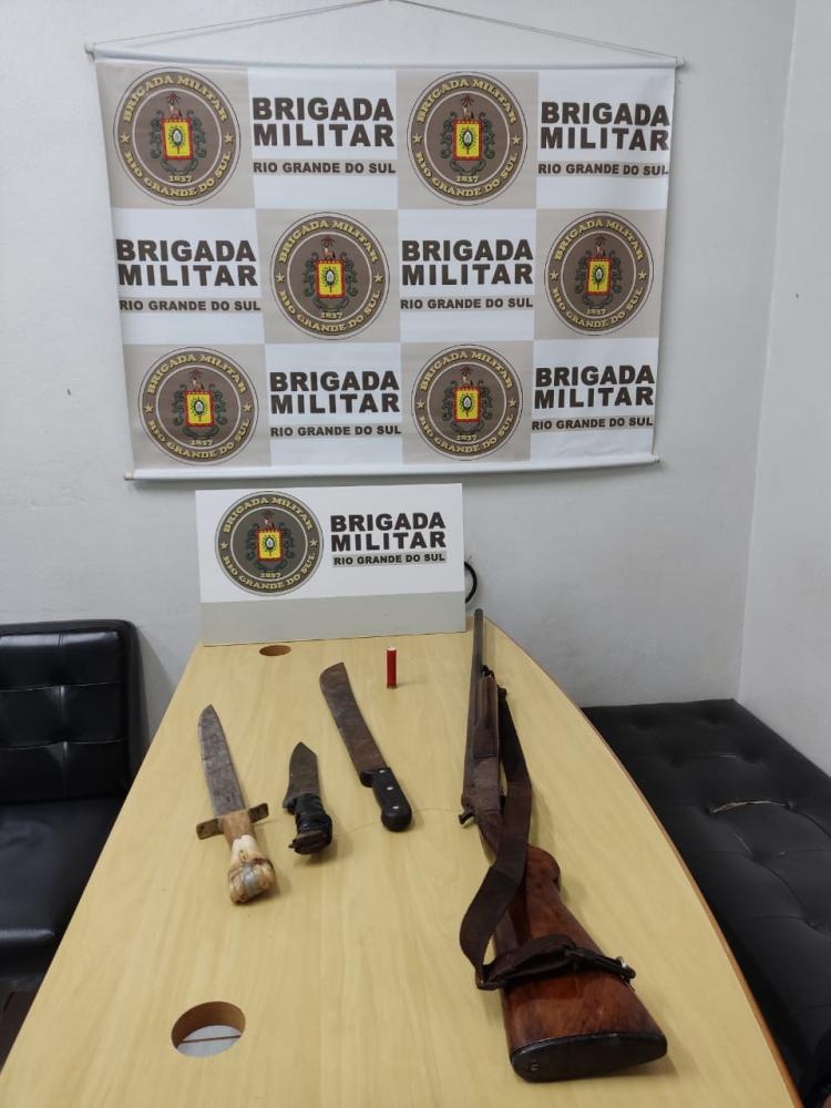 Armas foram apreendidas durante ação da Brigada Militar (Foto: Divulgação)
