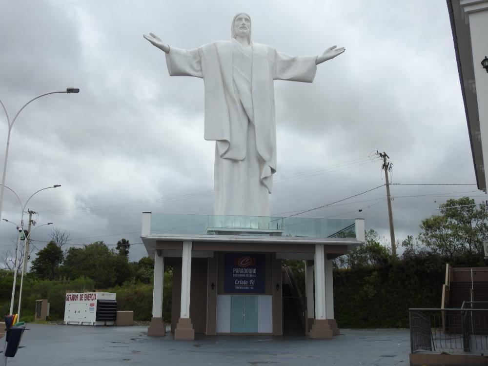 Cristo está localizado no Paradouro, nas margens da BR-468 (Foto: Diones Roberto Becker)