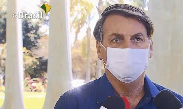 Presidente Jair Bolsonaro detalhou que está adotando o tratamento com hidroxicloroquina e azitromicina (Foto: Reprodução/TV Brasil)