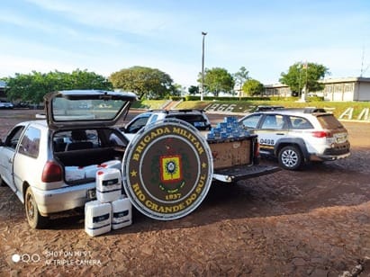 Os veículos foram encontrados com o material contrabandeado (Foto: Divulgação)
