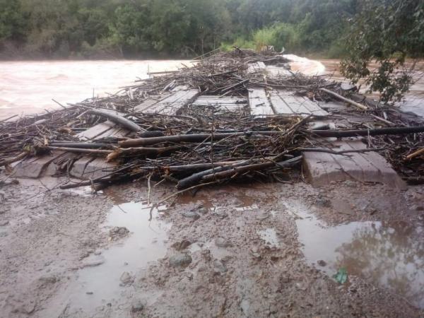 Pontes ficaram interrompidas após as chuvas (Fotos: Ascom/Três Passos)