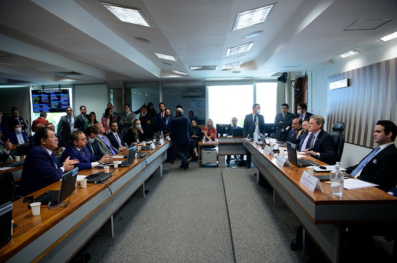 Dário Berger preside a reunião da Comissão de Infraestrutura
