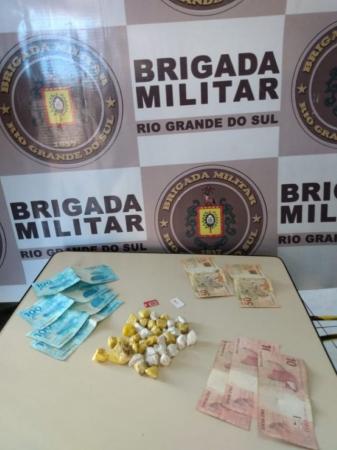 Materiais apreendidos pela guarnição policial (Foto: Divulgação/7º BPM)