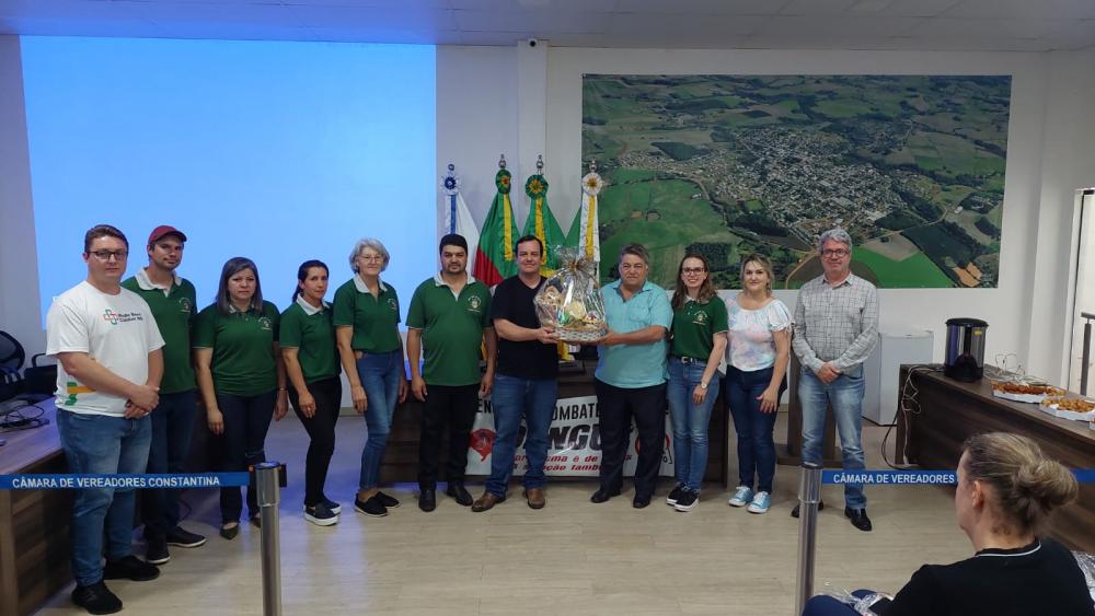 Profissionais fazendo a apresentação na reunião do COE de Constantina (Foto: Divulgação | ASCOM Coronel Bicaco)