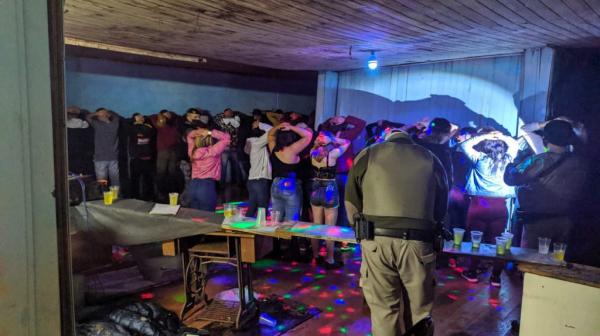 Bar contava com mais de 130 pessoas e todas foram orientadas a deixarem o local - Foto: BM
