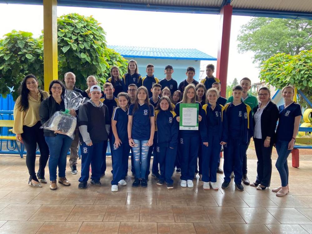 A turma do 9º ano A teve seu trabalho classificado com a produção de um poema, de forma fixa, estilo Soneto (Foto: Divulgação)
