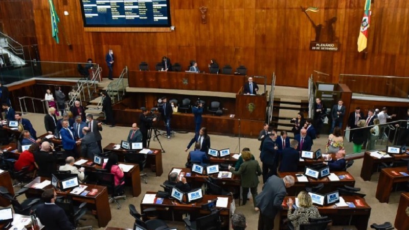 Foram 43 votos favoráveis na votação em plenário -Foto: Guerreiro / ALRS / Divulgação