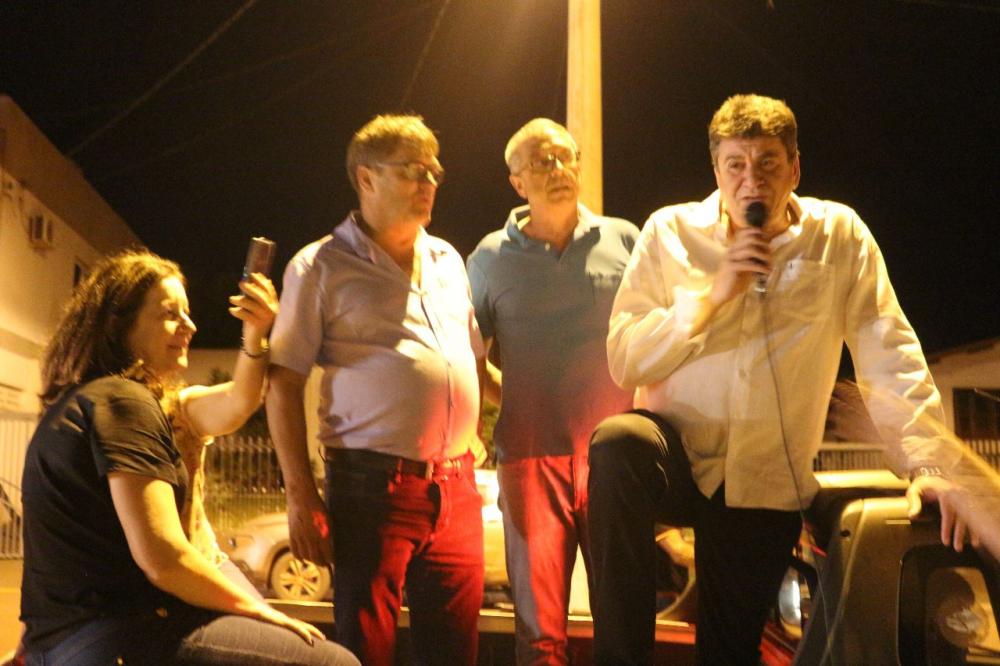 Balestrin foi recebido por apoiadores após a decisão judicial (Foto: Observador Regional)