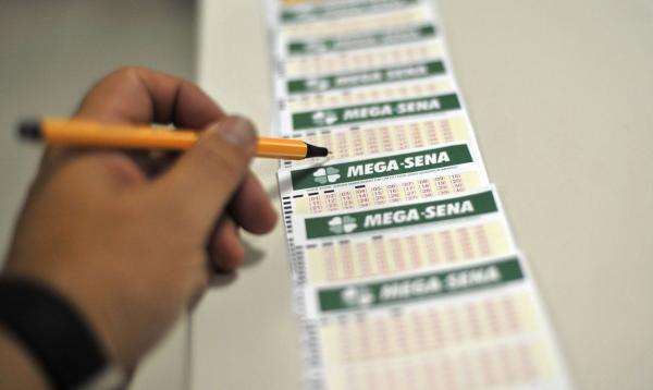 O volante, com seis dezenas marcadas, custa R$ 4,50 - Foto: Agência Brasil