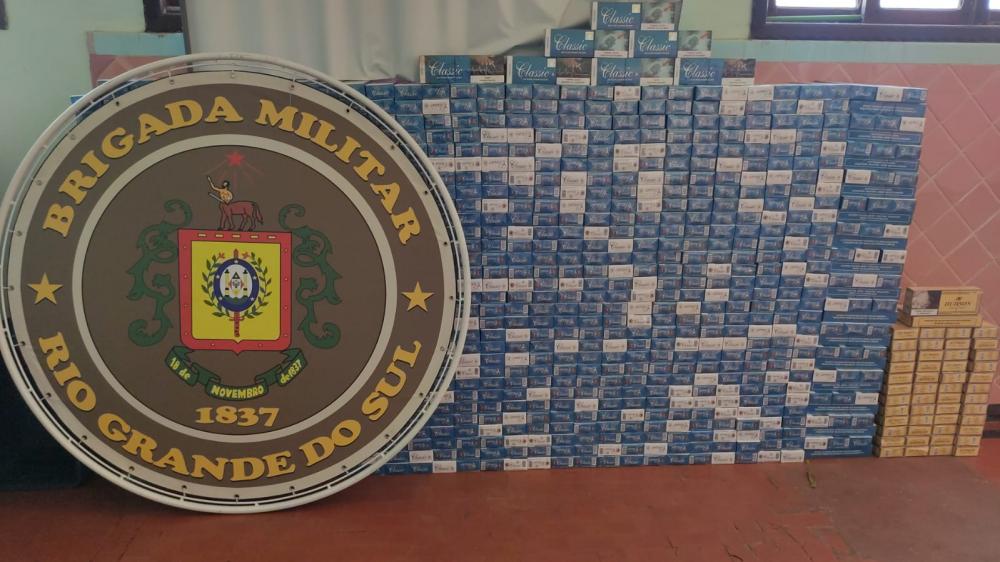 Foram apreendidos quase 10 mil maços de cigarros (Foto: Divulgação)