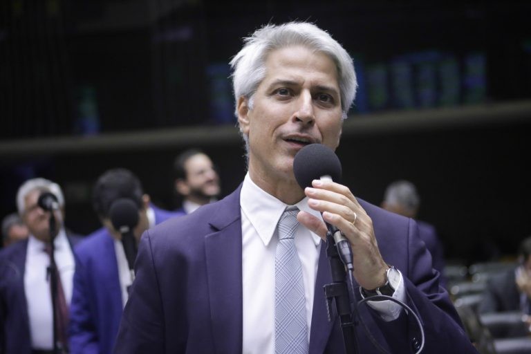 Alessandro Molon: projeto contribui para expansão do mercado de green bonds - (Foto: Paulo Sérgio/Câmara dos Deputados)