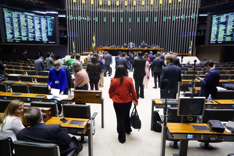 Deputados reunidos no Plenário - (Foto: Pablo Valadares/Câmara dos Deputados)