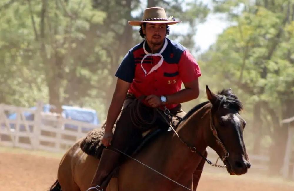 Maidana participava do rodeio quando foi atingido por um galho (Foto: Arquivo Pessoal)